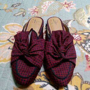 A New Day Shoe Navy /Red size 6.5